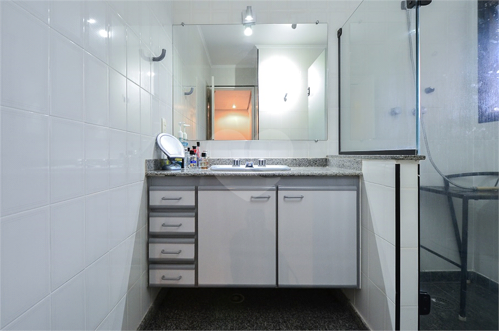 Imóvel de 226m² exclusivo com sala ampla 4 quartos, 2 suítes, 4 vagas Higienópolis