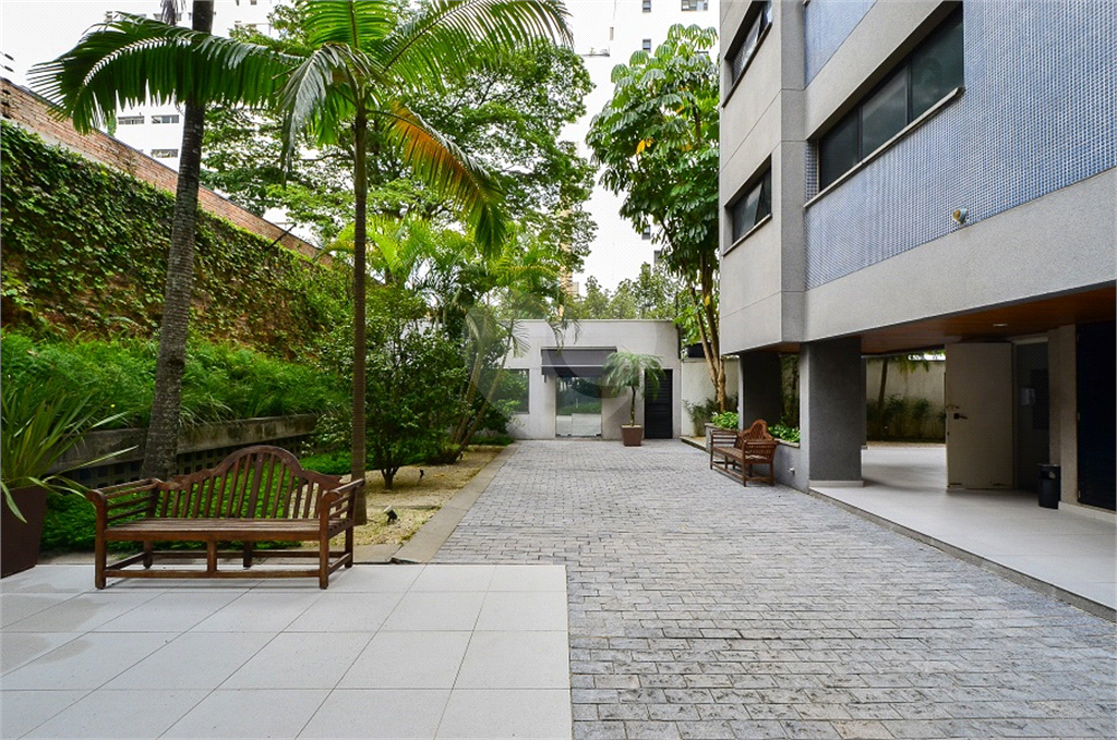 Imóvel de 226m² exclusivo com sala ampla 4 quartos, 2 suítes, 4 vagas Higienópolis