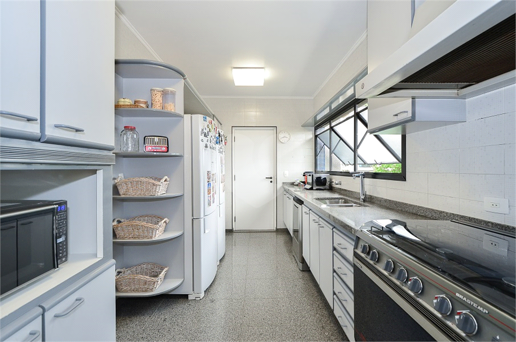 Imóvel de 226m² exclusivo com sala ampla 4 quartos, 2 suítes, 4 vagas Higienópolis