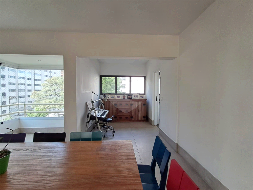 Imóvel de 226m² exclusivo com sala ampla 4 quartos, 2 suítes, 4 vagas Higienópolis