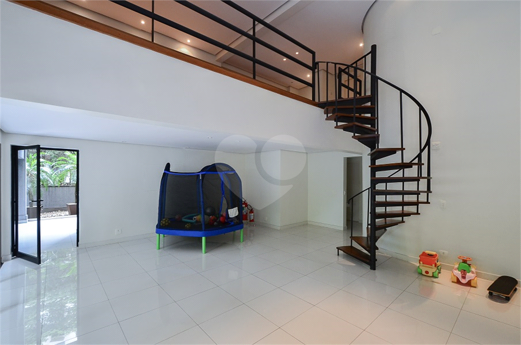 Imóvel de 226m² exclusivo com sala ampla 4 quartos, 2 suítes, 4 vagas Higienópolis