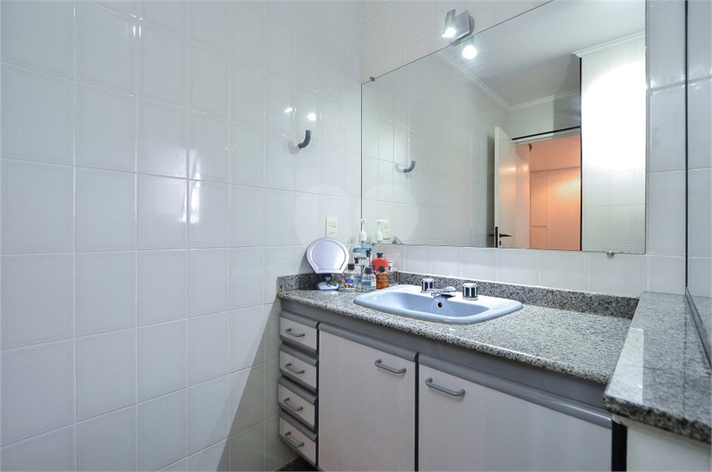 Imóvel de 226m² exclusivo com sala ampla 4 quartos, 2 suítes, 4 vagas Higienópolis