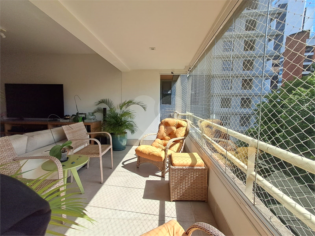 Imóvel de 226m² exclusivo com sala ampla 4 quartos, 2 suítes, 4 vagas Higienópolis
