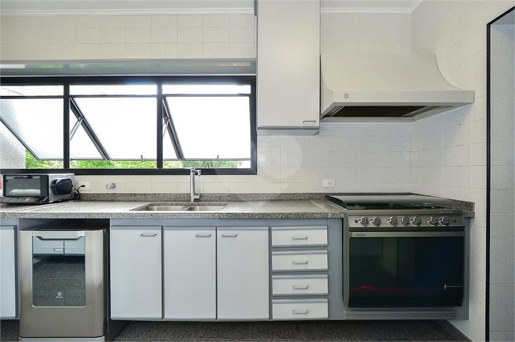 Imóvel de 226m² exclusivo com sala ampla 4 quartos, 2 suítes, 4 vagas Higienópolis