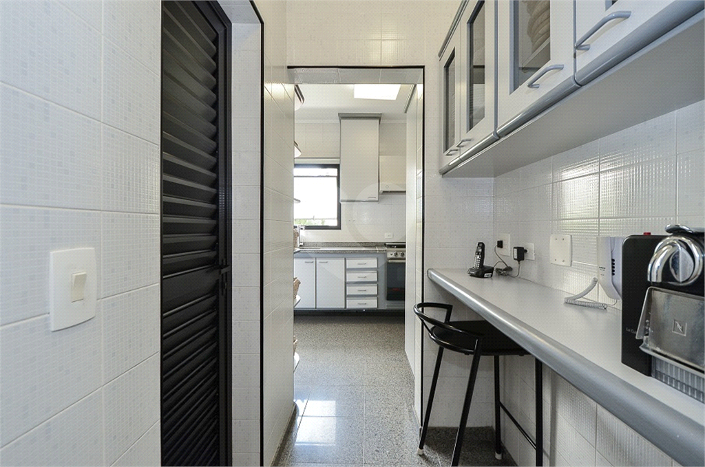 Imóvel de 226m² exclusivo com sala ampla 4 quartos, 2 suítes, 4 vagas Higienópolis