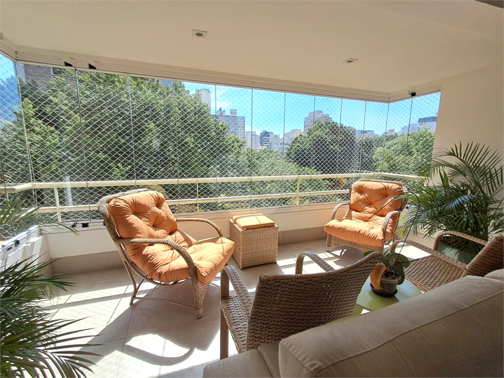 Imóvel de 226m² exclusivo com sala ampla 4 quartos, 2 suítes, 4 vagas Higienópolis