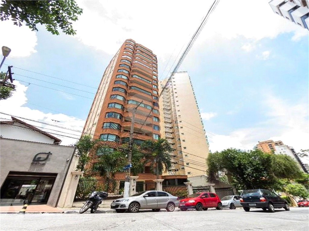 APARTAMENTO em SANTANA