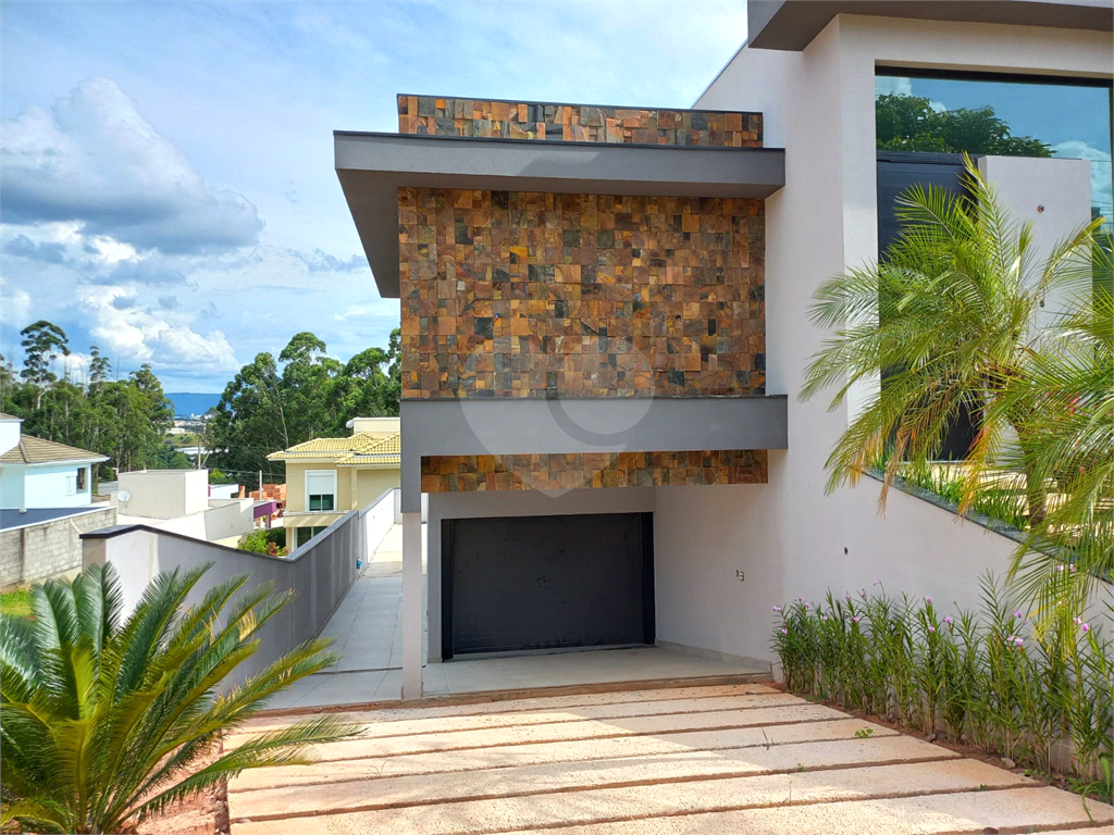 Casa à venda com 3 quartos, 220m² - Foto 2