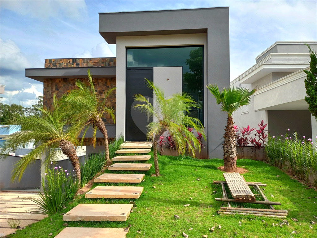 Casa à venda com 3 quartos, 220m² - Foto 1