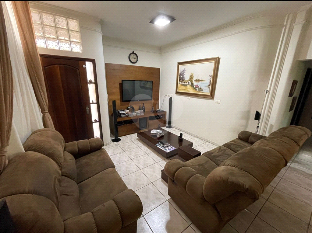 Casa à venda com 8 quartos, 268m² - Foto 1