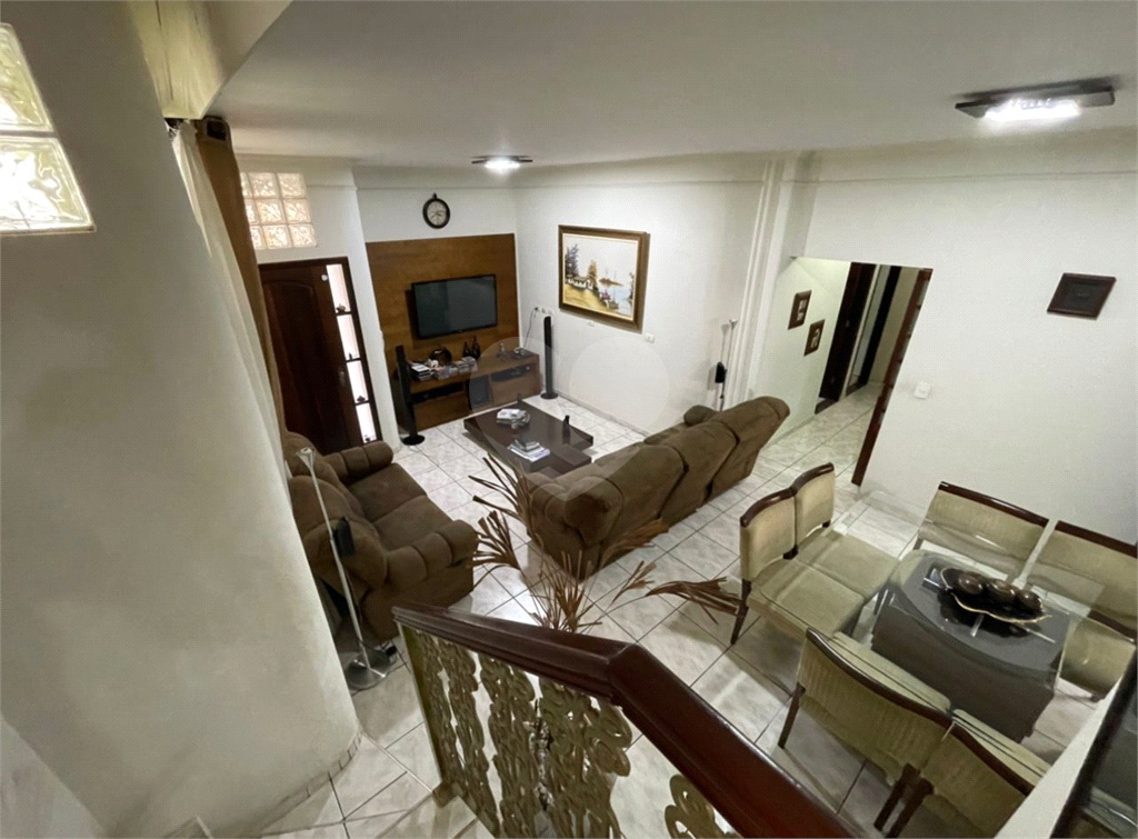 Casa à venda com 8 quartos, 268m² - Foto 2