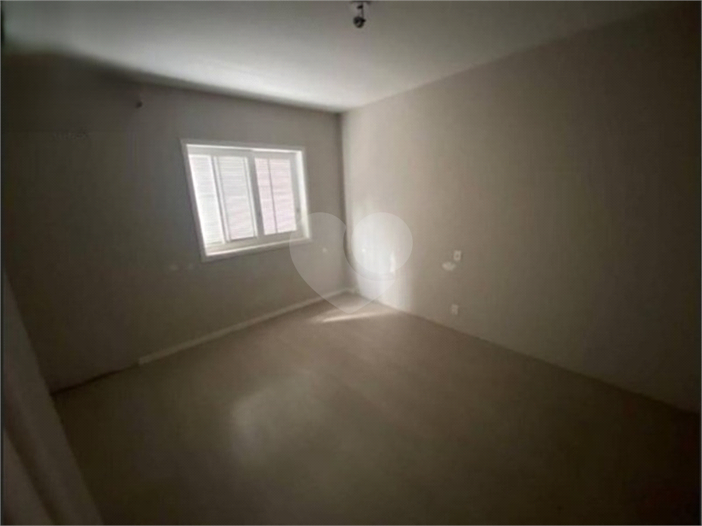 Casa para alugar com 4 quartos, 350m² - Foto 12