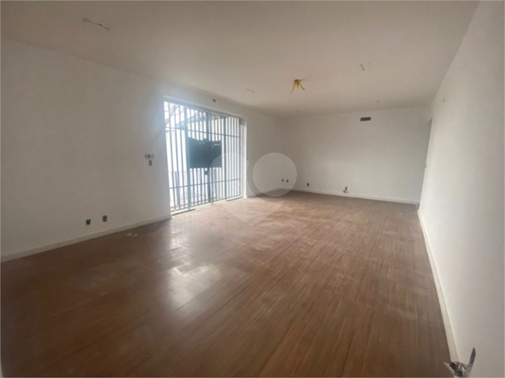 Casa para alugar com 4 quartos, 350m² - Foto 1