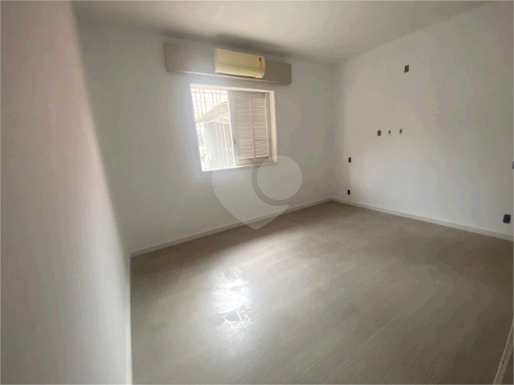 Casa para alugar com 4 quartos, 350m² - Foto 14