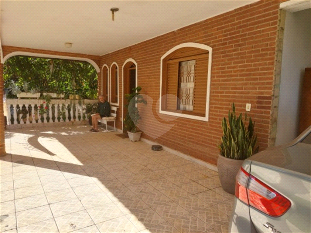 Chácara à venda com 3 quartos, 250m² - Foto 3