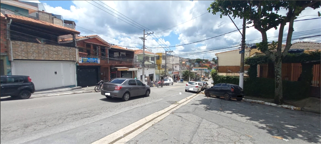 Sobrado à venda com 3 quartos, 200m² - Foto 2