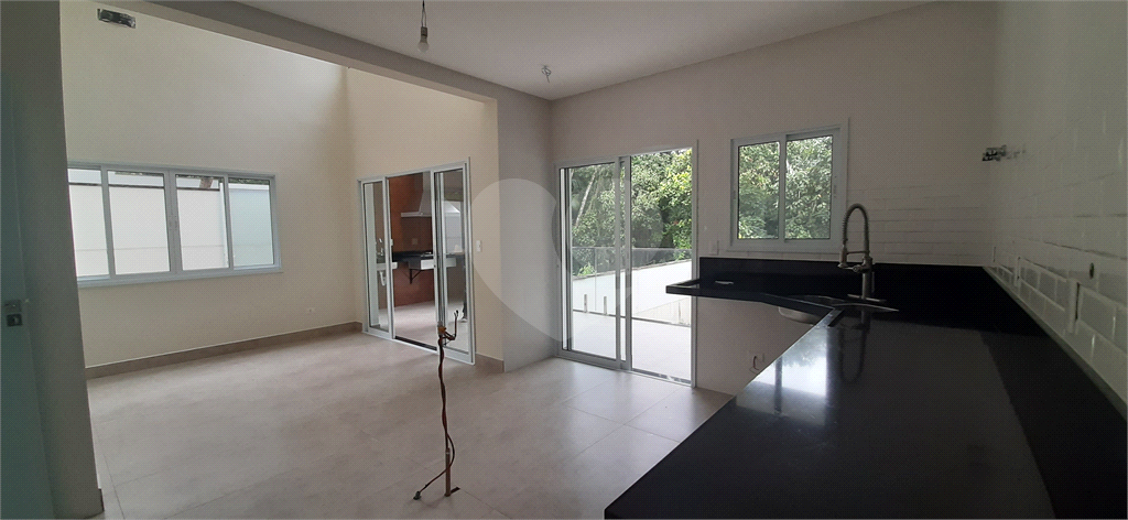 Casa à venda com 3 quartos, 380m² - Foto 7