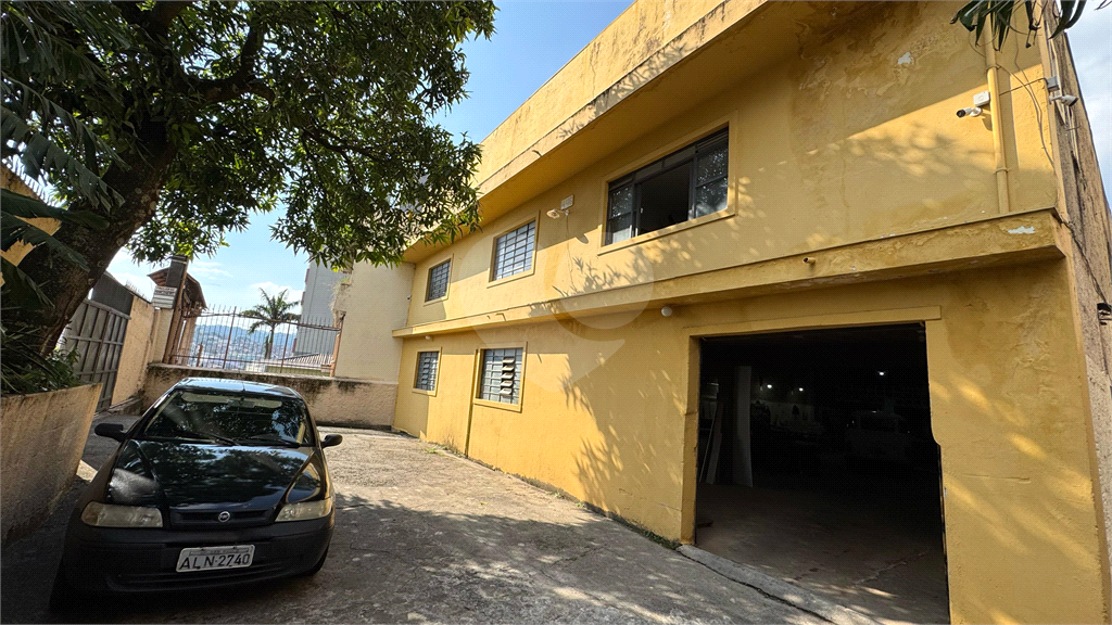 VENDE GALPÃO DE 800 M NA VILA AMÁLIA - PERTO DO MERCADO TRIMAIS