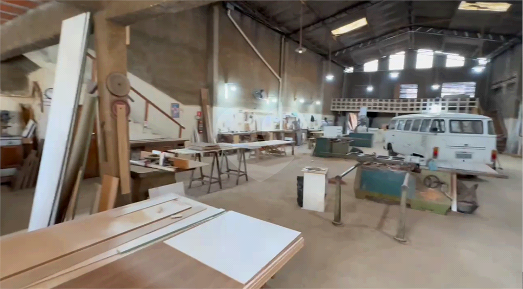 VENDE GALPÃO DE 800 M NA VILA AMÁLIA - PERTO DO MERCADO TRIMAIS