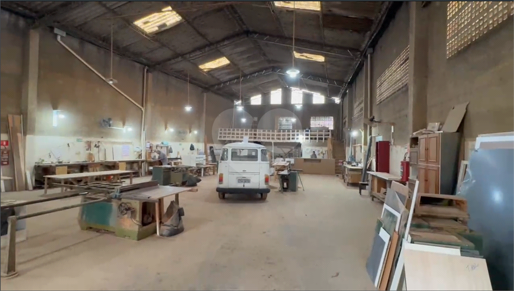 VENDE GALPÃO DE 800 M NA VILA AMÁLIA - PERTO DO MERCADO TRIMAIS