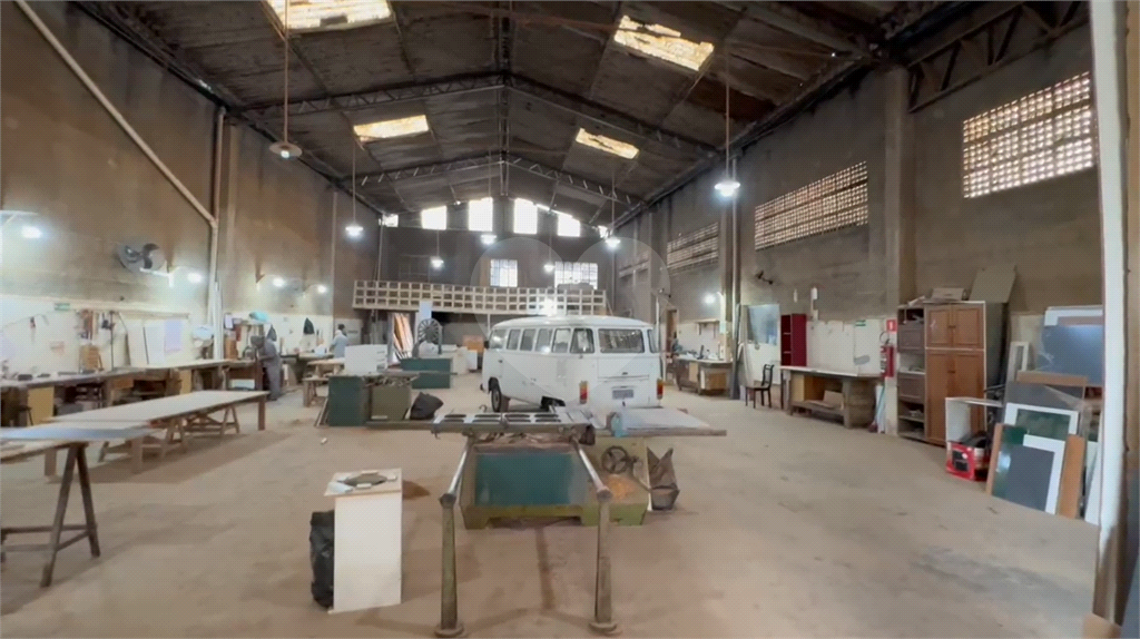 VENDE GALPÃO DE 800 M NA VILA AMÁLIA - PERTO DO MERCADO TRIMAIS