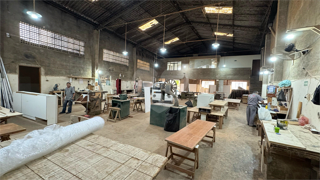 VENDE GALPÃO DE 800 M NA VILA AMÁLIA - PERTO DO MERCADO TRIMAIS