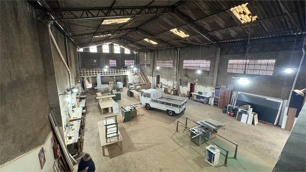 VENDE GALPÃO DE 800 M NA VILA AMÁLIA - PERTO DO MERCADO TRIMAIS