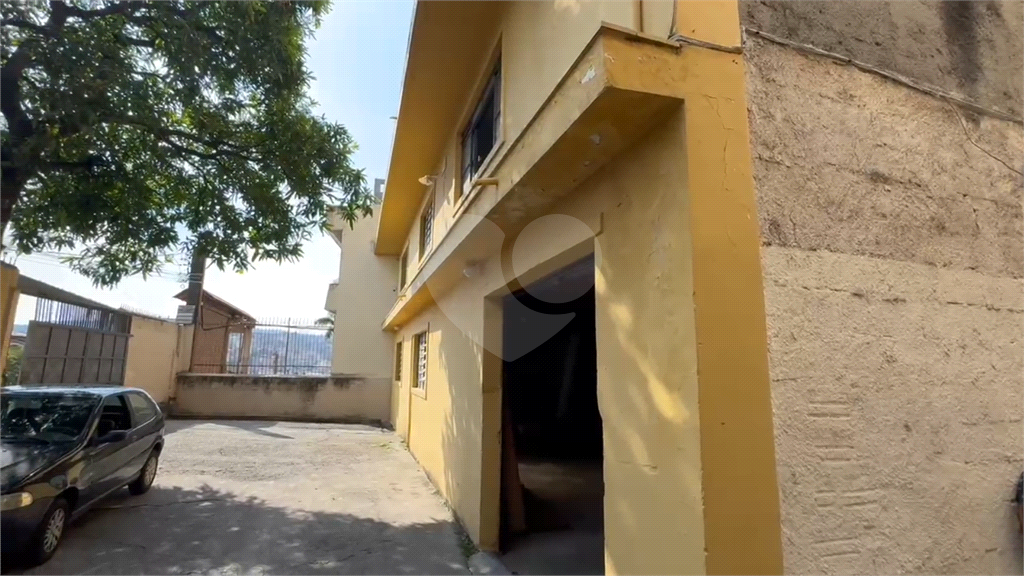 VENDE GALPÃO DE 800 M NA VILA AMÁLIA - PERTO DO MERCADO TRIMAIS