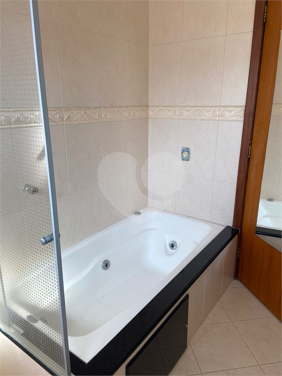 Sobrado 3 suites com 4 vagas e piscina