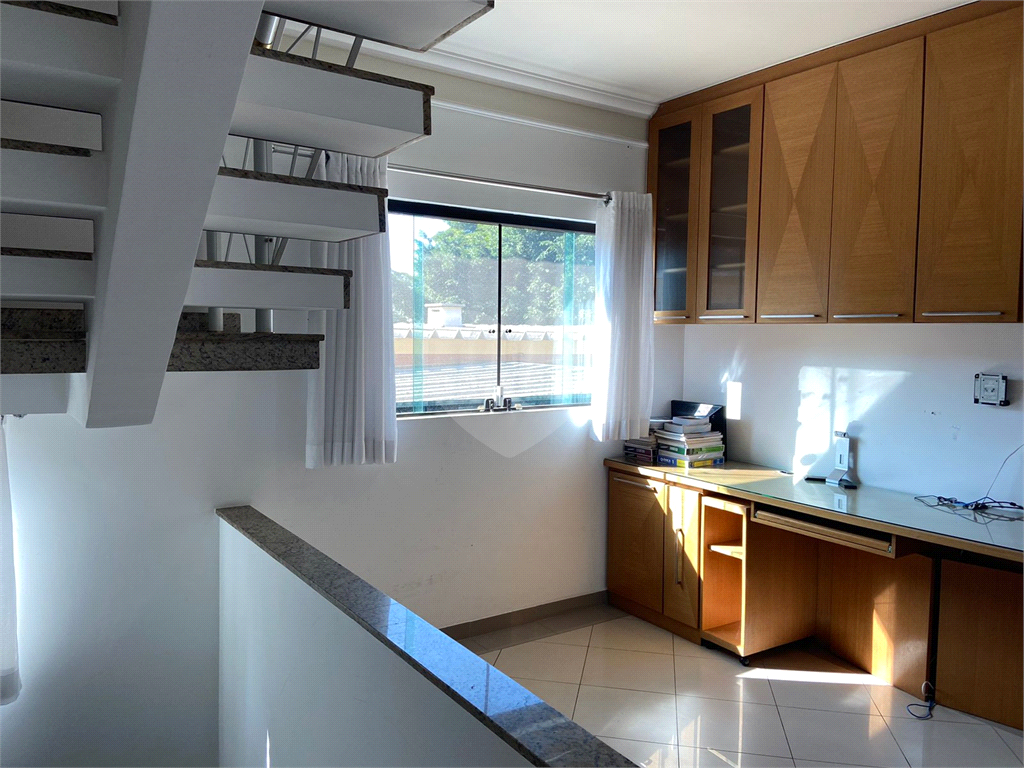 Sobrado 3 suites com 4 vagas e piscina