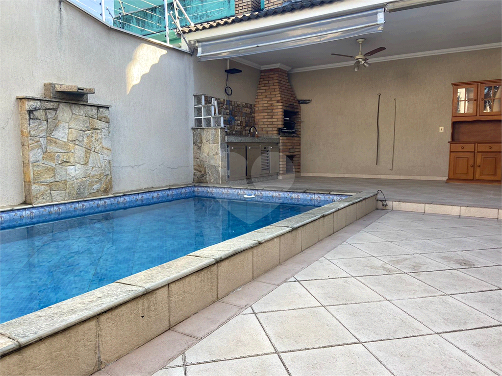 Sobrado 3 suites com 4 vagas e piscina