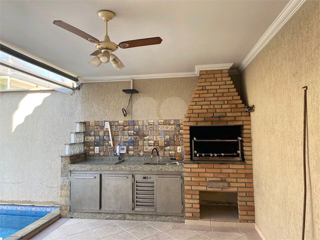 Sobrado 3 suites com 4 vagas e piscina