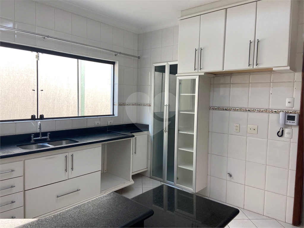 Sobrado 3 suites com 4 vagas e piscina