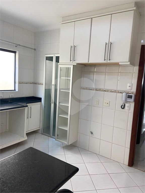 Sobrado 3 suites com 4 vagas e piscina