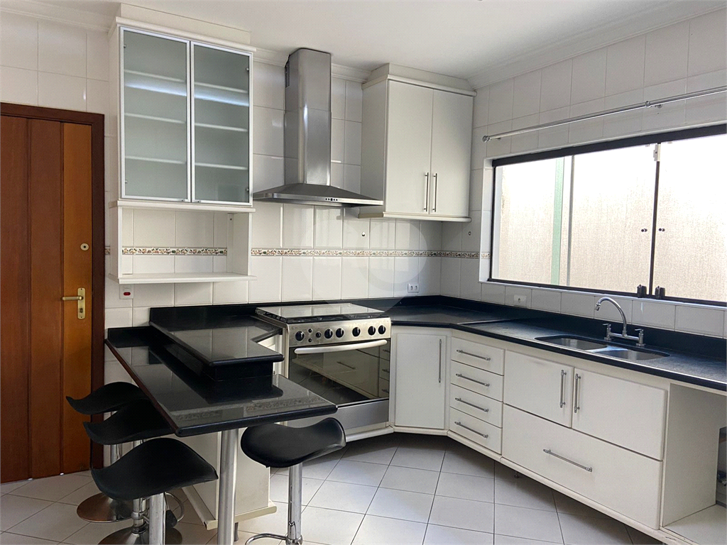 Sobrado 3 suites com 4 vagas e piscina