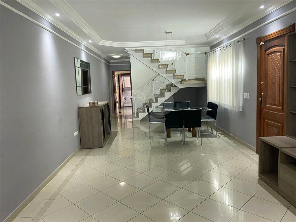 Sobrado 3 suites com 4 vagas e piscina