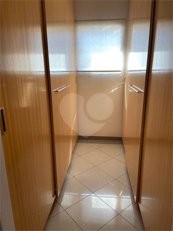 Sobrado 3 suites com 4 vagas e piscina