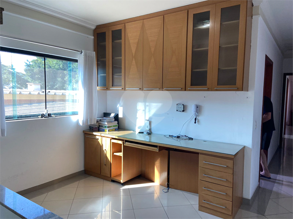 Sobrado 3 suites com 4 vagas e piscina