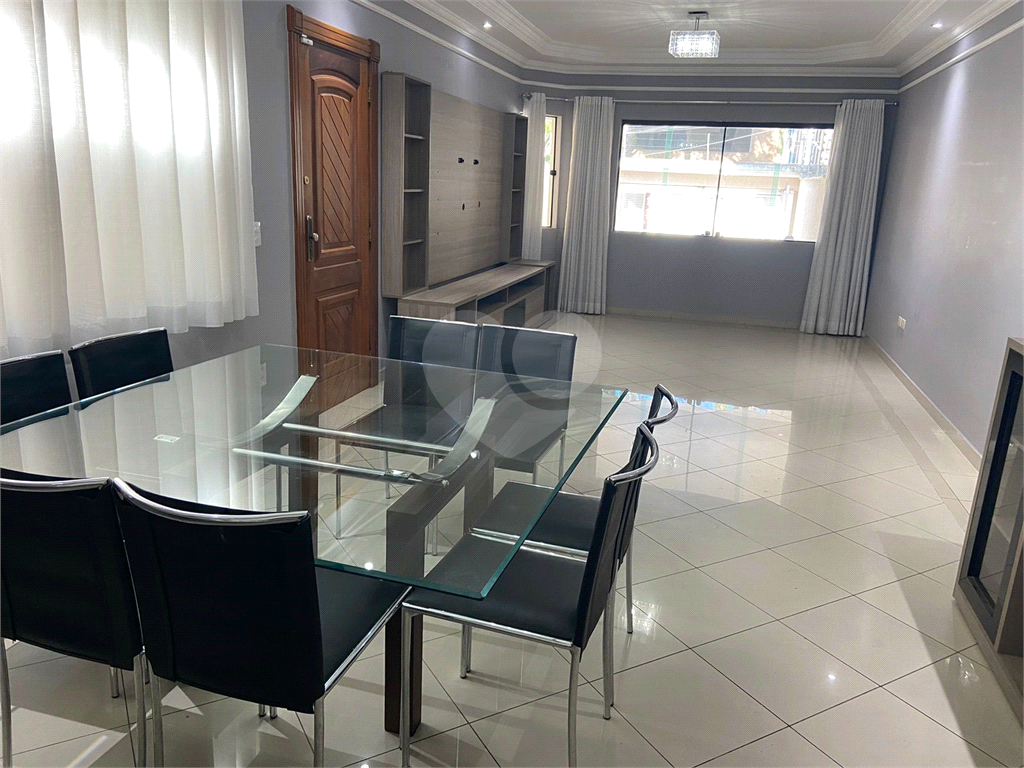 Sobrado 3 suites com 4 vagas e piscina