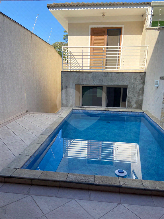 Sobrado 3 suites com 4 vagas e piscina