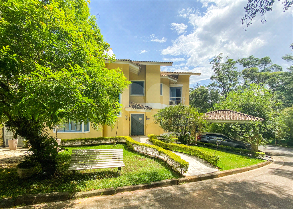 Casa para venda em condomínio fechado, com 351 m, 4 suítes e quatro vagas no Horto Florestal!