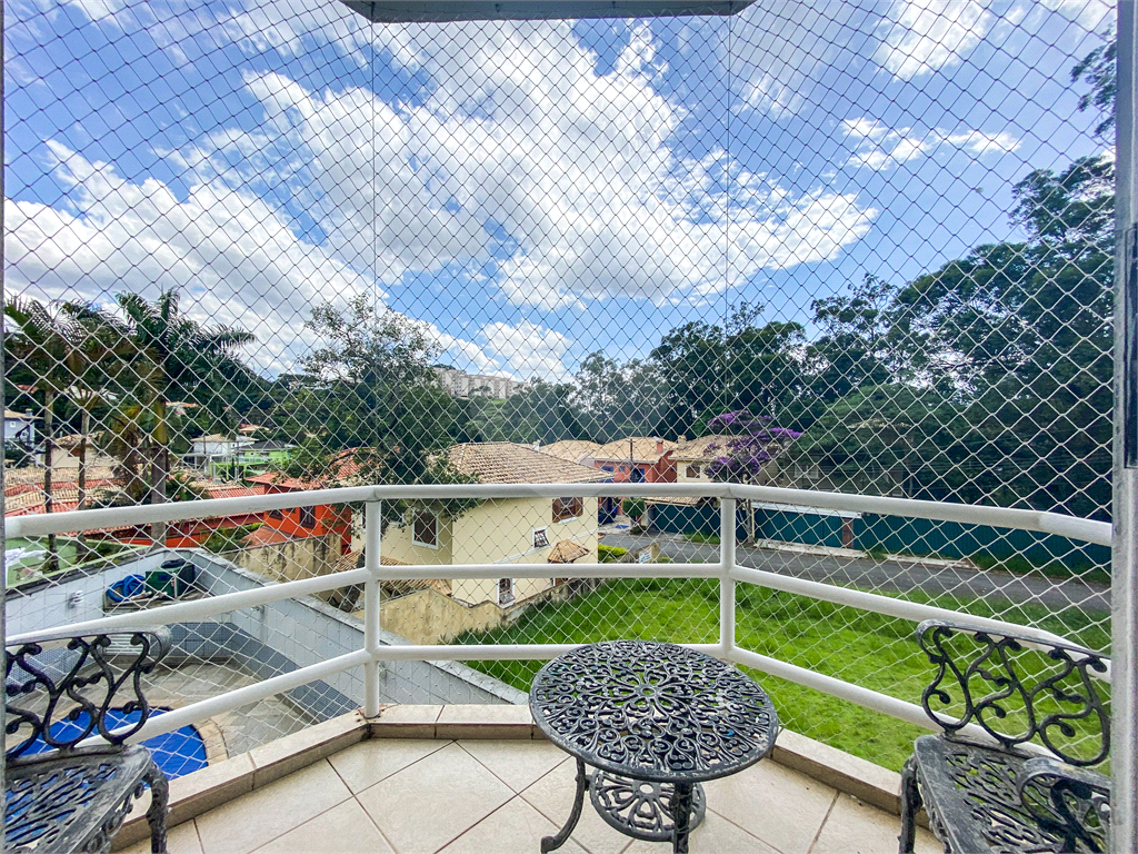Casa para venda em condomínio fechado, com 351 m, 4 suítes e quatro vagas no Horto Florestal!