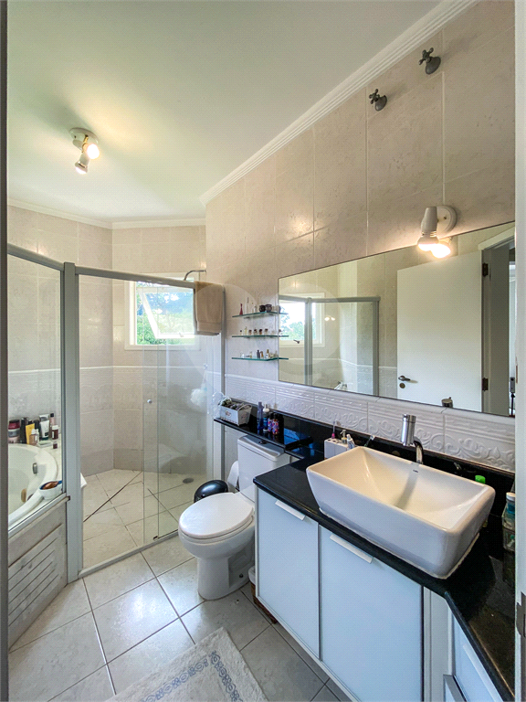 Casa para venda em condomínio fechado, com 351 m, 4 suítes e quatro vagas no Horto Florestal!