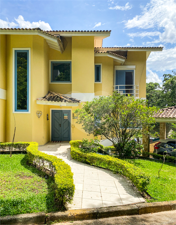 Casa para venda em condomínio fechado, com 351 m, 4 suítes e quatro vagas no Horto Florestal!