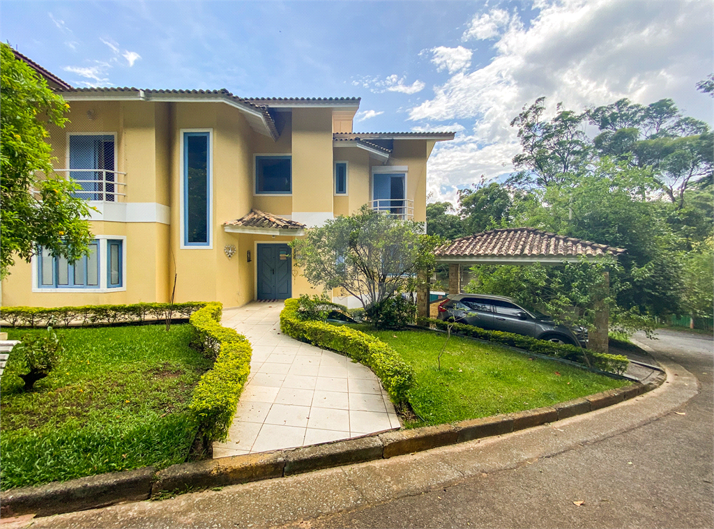 Casa para venda em condomínio fechado, com 351 m, 4 suítes e quatro vagas no Horto Florestal!