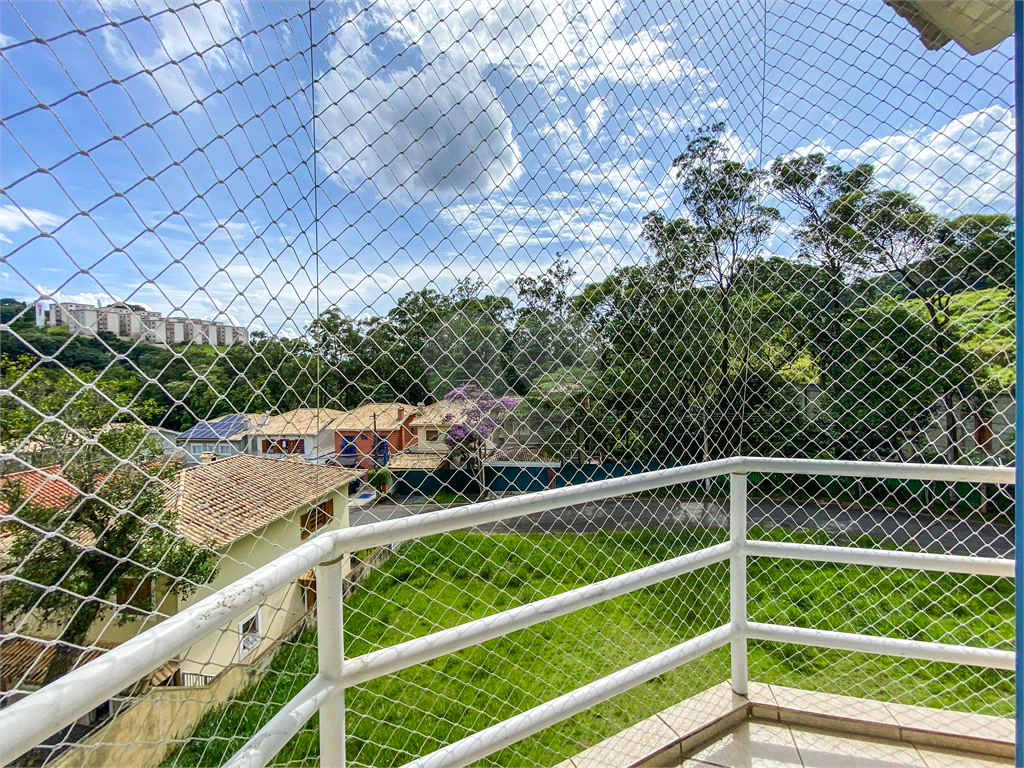 Casa para venda em condomínio fechado, com 351 m, 4 suítes e quatro vagas no Horto Florestal!