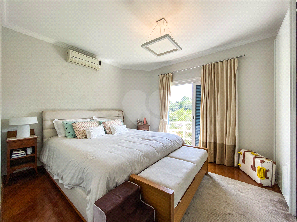 Casa para venda em condomínio fechado, com 351 m, 4 suítes e quatro vagas no Horto Florestal!