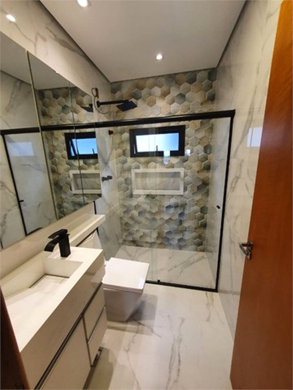 Sobrado à venda no Cond. Real Park Reserva com 240m² 