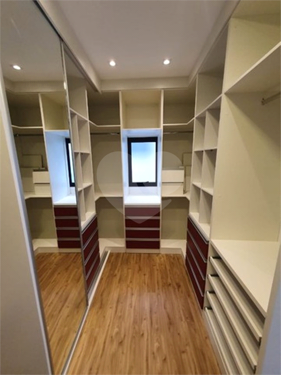 Sobrado à venda no Cond. Real Park Reserva com 240m² 