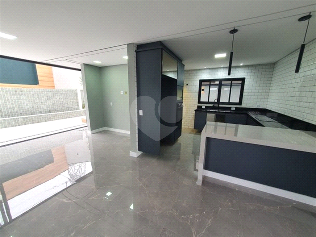 Sobrado à venda no Cond. Real Park Reserva com 240m² 